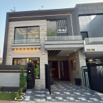 **"Luxury House for Sale in Bahria Town Lahore – Prime Location & Modern Living"**